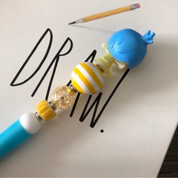 Disney Doorables: Inside Out: Joy handmade beaded pen - Picture 3 of 3
